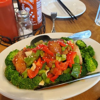 Blossom Vegetarian - General Tsos Chicken. Chicken is ok but veggies are no taste - Vietnamese Near Me - Renton, Washington
