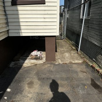 Dee's Cleanup/Moving & Delivery Services - Junk Removal & Hauling Near Me - Cambria Heights, New York