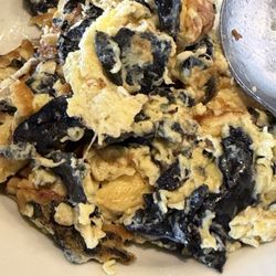V12. Stir-Fried Egg W/ Mushroom In Anhui Style 石耳炒蛋 没有什么特别的香气或者味道 感觉就是点了一盘普通的炒鸡蛋