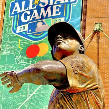 Ken Griffey Jr Statue - Public Art Near Me - Seattle, Washington Ken Griffey Jr Statue - Public Art Near Me - Seattle, Washington