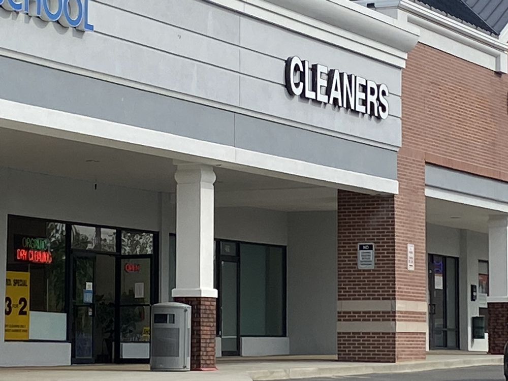 TOWN CENTER CLEANERS Updated September 2024 11 Reviews Sterling