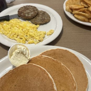 Pieloon - breakfast sandwich - American Near Me - Downey, California Pieloon - breakfast sandwich - American Near Me - Downey, California