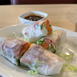 Pho Legend - Smoked salmon spring rolls