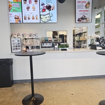Jars by Fabio Viviani - Inside - Desserts Near Me - St Louis, Missouri