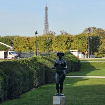 Babylon Tours Paris - Walking the ground - Art Tours Near Me