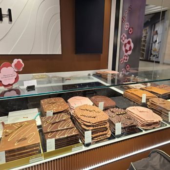 Läderach - Slab selection - Chocolatiers & Shops Near Me - Richmond, British Columbia Läderach - Slab selection - Chocolatiers & Shops Near Me - Richmond, British Columbia
