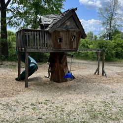 Mosquito Hill Nature Center - The really cool tree house in the play space.