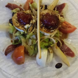 Casa Patro - Ensalada de jamon de pato con queso de cabra gratinado
