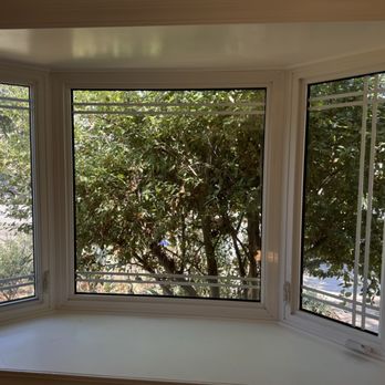Shiny Windows - Front windows - Window Washing Near Me Shiny Windows - Front windows - Window Washing Near Me