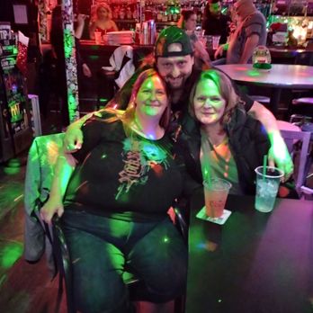 Village Tavern - Family fun - Dive Bars Near Me - Kennewick, Washington Village Tavern - Family fun - Dive Bars Near Me - Kennewick, Washington
