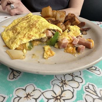 The Omelettry - House special omelette showing the fillings and home fries. - American Near Me - Austin, Texas The Omelettry - House special omelette showing the fillings and home fries. - American Near Me - Austin, Texas