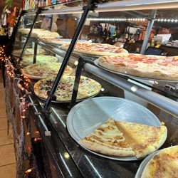Scotto's Rigatoni Grill - Pizza display