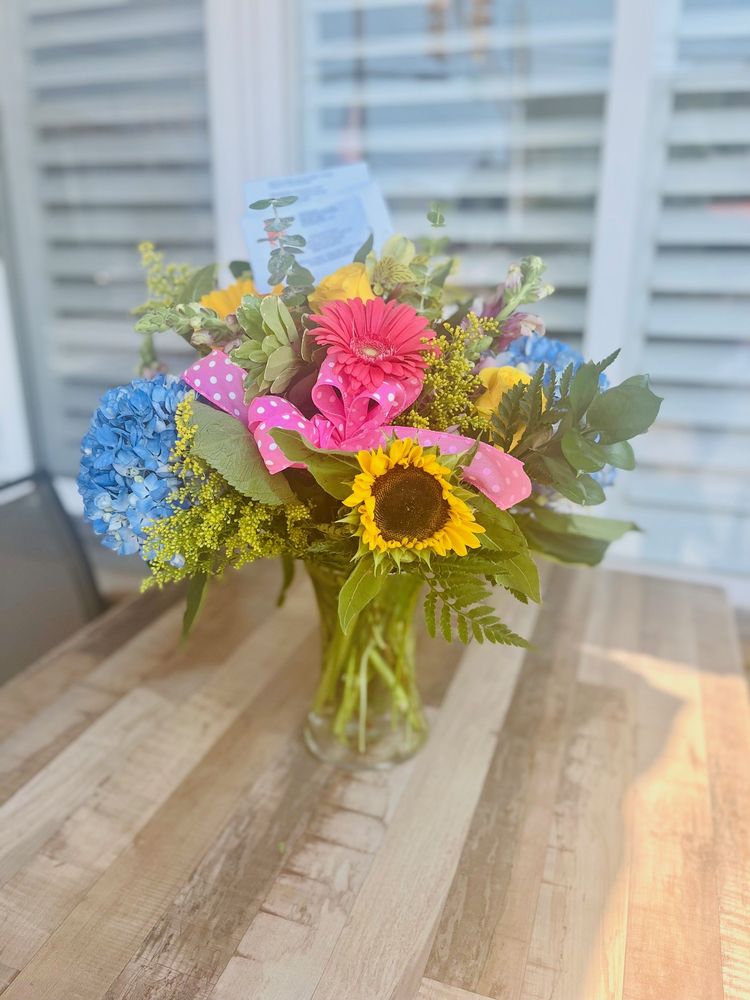 RAIN FLORIST Updated October 2024 37 Photos & 31 Reviews 139 N