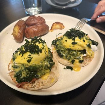 il Modo - Eggs Italian Prosciutto Benedicts* - Italian Near Me - Fort Worth, Texas il Modo - Eggs Italian Prosciutto Benedicts* - Italian Near Me - Fort Worth, Texas