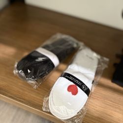 Archer Hotel Redmond - Complimentary slippers