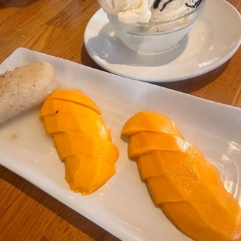 Thai Table - 망고 찹쌀밥 - Thai Near Me - Whittier, California