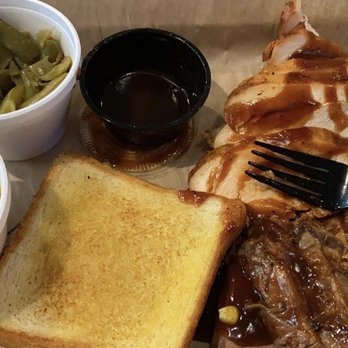 Roscoes Smokehouse - Brisket and chicken with corn and green beans - Smokehouse Near Me - Burleson, Texas Roscoes Smokehouse - Brisket and chicken with corn and green beans - Smokehouse Near Me - Burleson, Texas