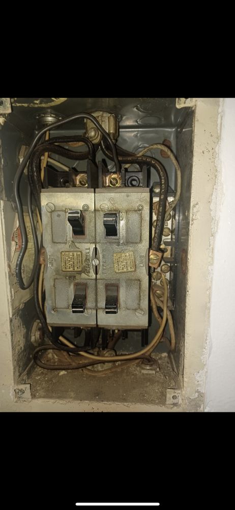 Slide of Ronnie’s Electrical Repairs
