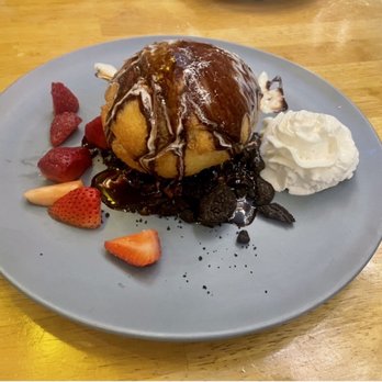 Kin'd - Fried Ice Cream with Strawberries and Chocolate - Thai Near Me - Fresh Meadows, New York