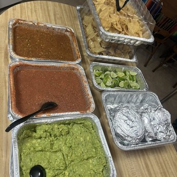 Guac and Lime Catering - Chips, fiery rosted salsa, tomato salsa, corn and flour tortillas and cut up limes - Caterers Near Me Guac and Lime Catering - Chips, fiery rosted salsa, tomato salsa, corn and flour tortillas and cut up limes - Caterers Near Me