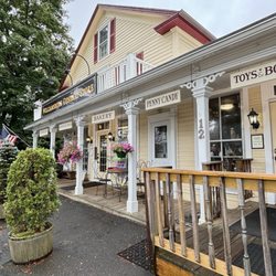Williamsburg General Store - outside