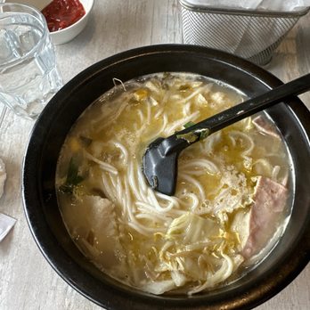 Ten Second Noodles house - 特意来吃的酸菜鱼米线，很好吃，店里的盐酥鸡也很推荐。服务很好，很棒的体验 - Chinese Near Me - Boston, Massachusetts