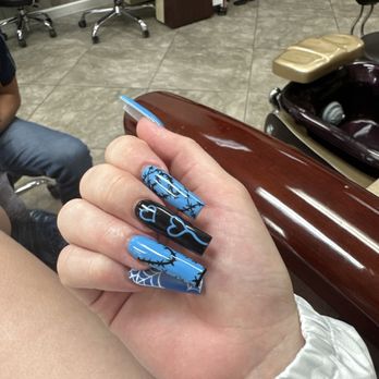 Lux Nails & Spa - Nail Salons Near Me - Gainesville, Florida