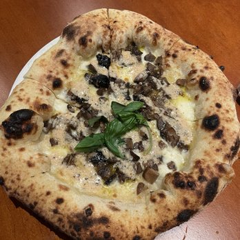 Piccolo Buco by Cooper's Hawk - Pizze White - Fungo - Italian Near Me - Oak Brook, Illinois