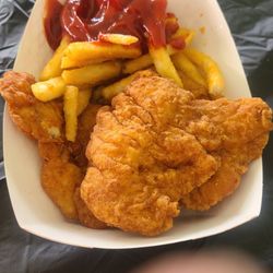 Mad Dog Morgans @ Tanger Outlets - Chicken fingers and fries