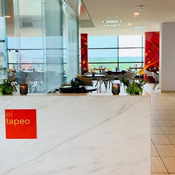 El Tapeo Modern Spanish Kitchen - the reception area of a hotel - Tapas/Small Plates Near Me - Oak Brook, Illinois