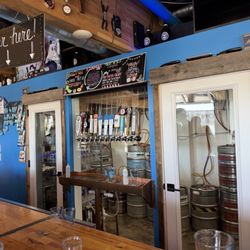 Circle T Taproom - Bar and taps