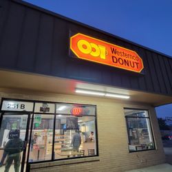 Westernco Donut - Main entrance to Westernco Donut in Renton, Washington!