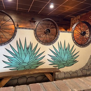 3 Bad Hombres - Inside - Mexican Near Me - Steubenville, Ohio 3 Bad Hombres - Inside - Mexican Near Me - Steubenville, Ohio