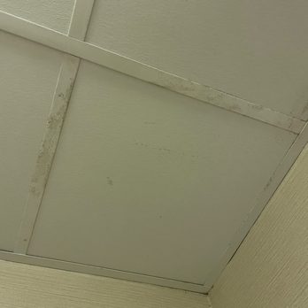 Comfort Inn - Moldy ceilings - Hotels Near Me - White River Junction, Vermont