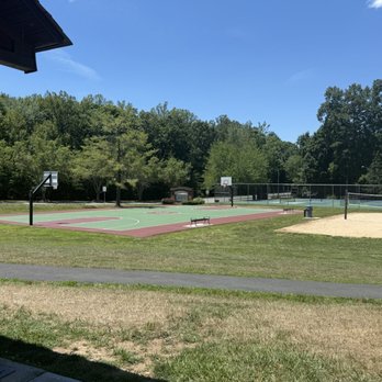 Brittany Neighborhood Park - Basketball court - Parks Near Me Brittany Neighborhood Park - Basketball court - Parks Near Me