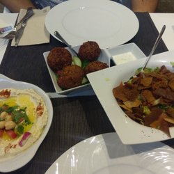 Al-Amir - Hummus 4,50 , Falafel 5,50, Fatusch 7,50