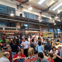 Mercado de Produtores - Espaço lotado no almoço de sábado