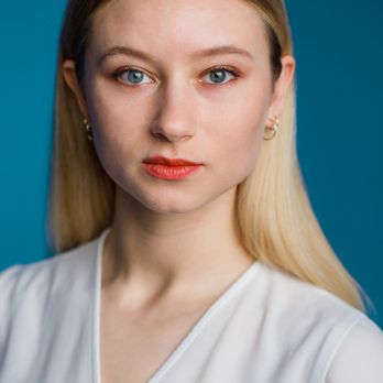 Zoe Litaker Photography - Headshot for a dancer on a blue background. - Session Photography Near Me Zoe Litaker Photography - Headshot for a dancer on a blue background. - Session Photography Near Me