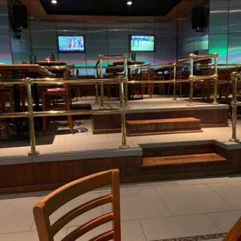Champions - TVs everywhere - Sports Bars Near Me - Cancún, ROO