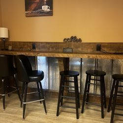 Kovu's Coffee - Bar seating and workstations