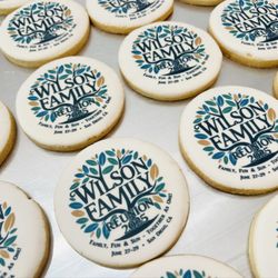 Sweet Thoughts - Custom logo cookies for a family reunion