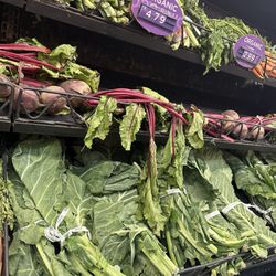 Giant Eagle - Look at the welted beat leaves falling over the metal rack. Is this the best you can do giant eagle?