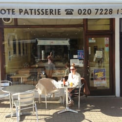 Northcote Patisserie - Having breakfast on a sunny day