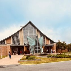 Church Of The Little Flower Roman Catholic Church - Beautiful Catholic Church with ample parking