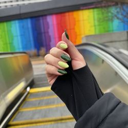 LA-OR - Gel nails by Pia :) She's the best!