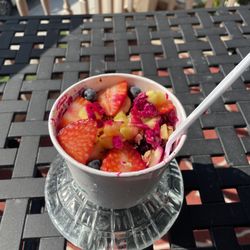 Pablos Bowls - Dragonfruit Bowl (Large) No coconut and honey.