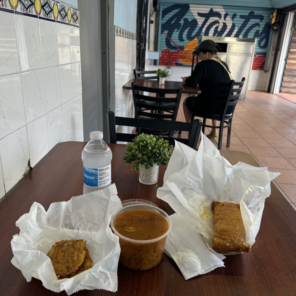Plantains, shrimp soup and shrimp taco/empanada