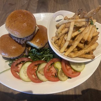 Yard House - Classic Sliders - New American Near Me - Wayne, New Jersey