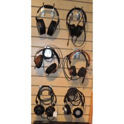Command Performance Av - Store - Headphone Display
