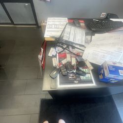 Pep Boys - Keys on the desk left out with nobody at front desk